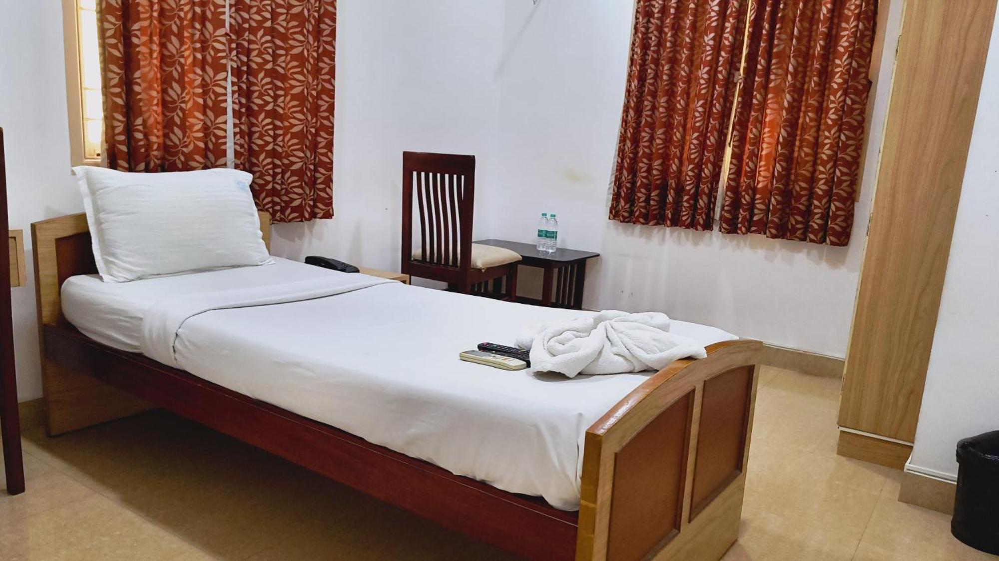 Swarna Sudarshan Service Apartment @ Adyar Chennai Exterior photo