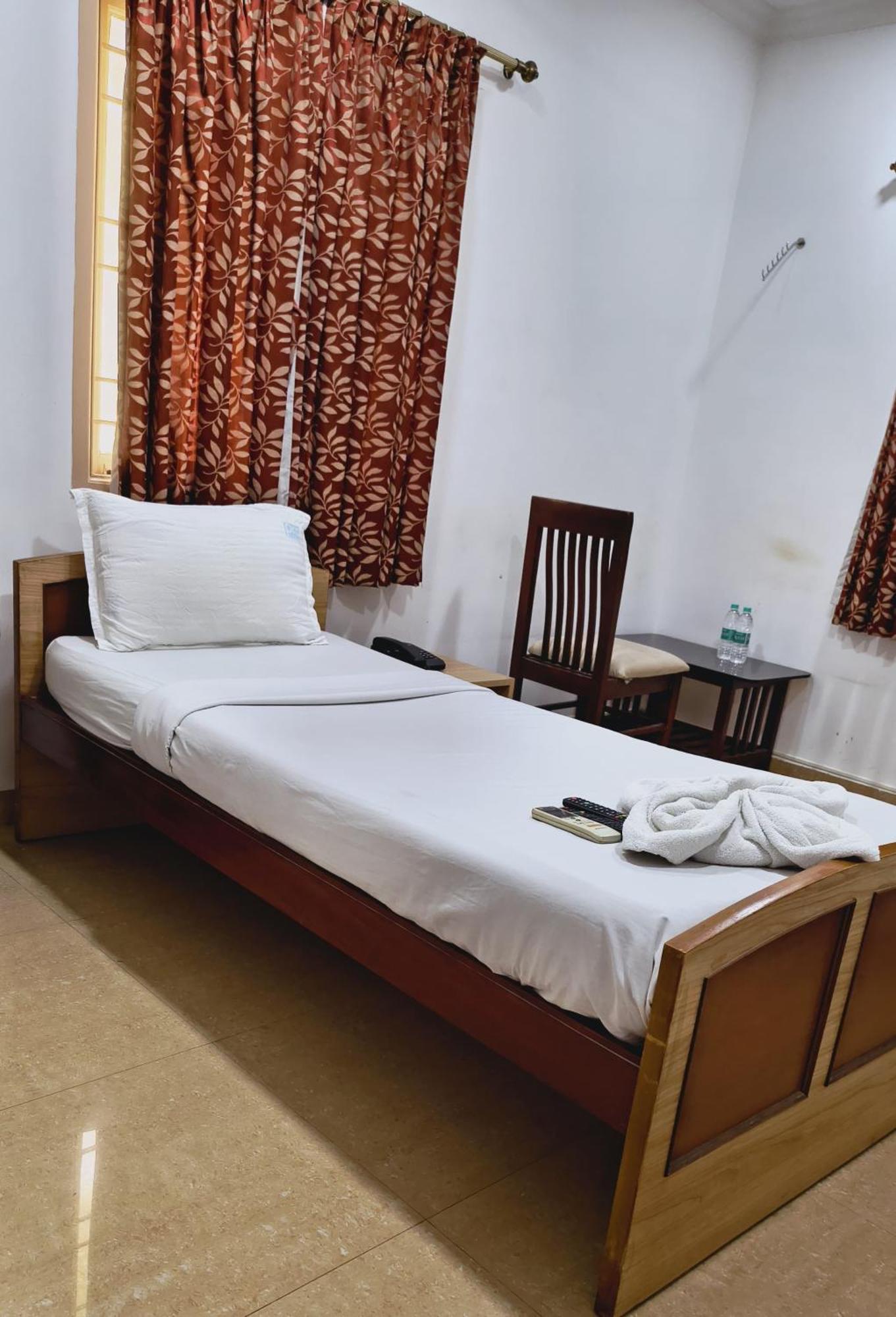 Swarna Sudarshan Service Apartment @ Adyar Chennai Exterior photo